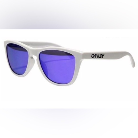 ⭐️SALE🎊  LIKE NEW 💜🧾 OAKLEY Frogskin Sunglasses *rare* 
🎁 FREE GIFT INCLUDED ✨ - Picture 1 of 4